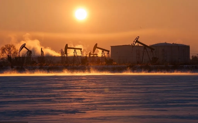Кси ги охрабрува новите придонеси на нафтено поле Дакинг
